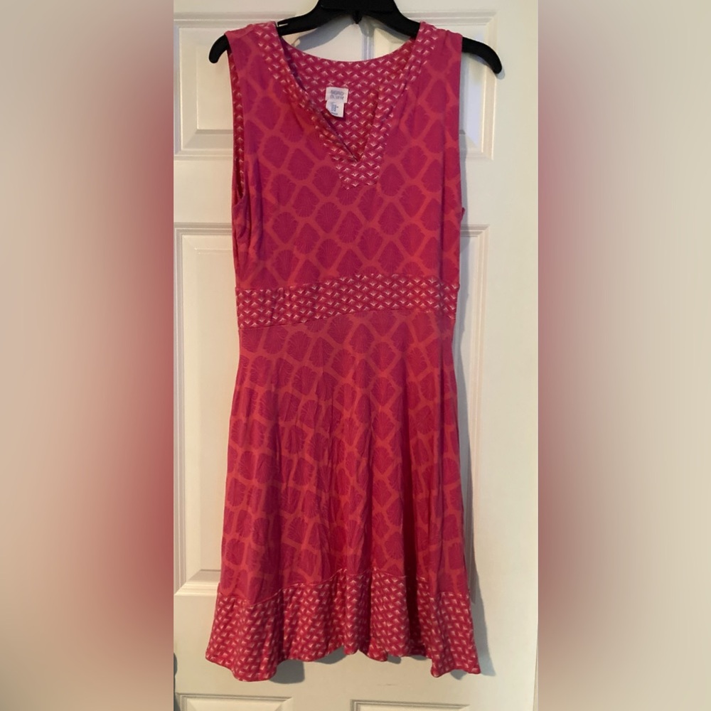 Sleeveless Pink Patterned V-Neck Dress